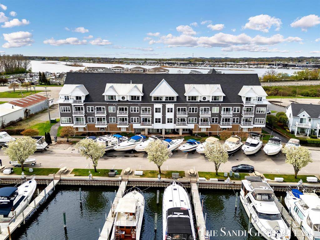 Spring Lake Vlg, MI 49456,917 W Savidge Street 15