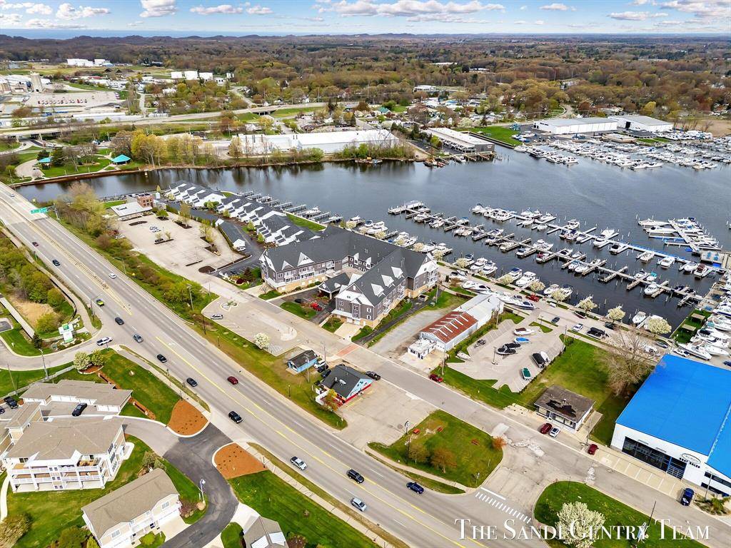 Spring Lake Vlg, MI 49456,917 W Savidge Street 15