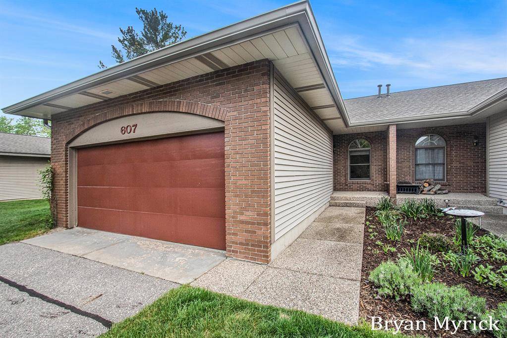 Holland, MI 49423,607 Crestview Street