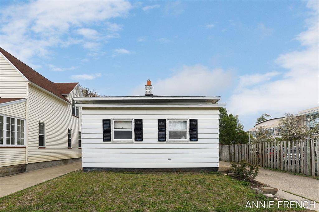 Holland, MI 49423,69 W 13th St