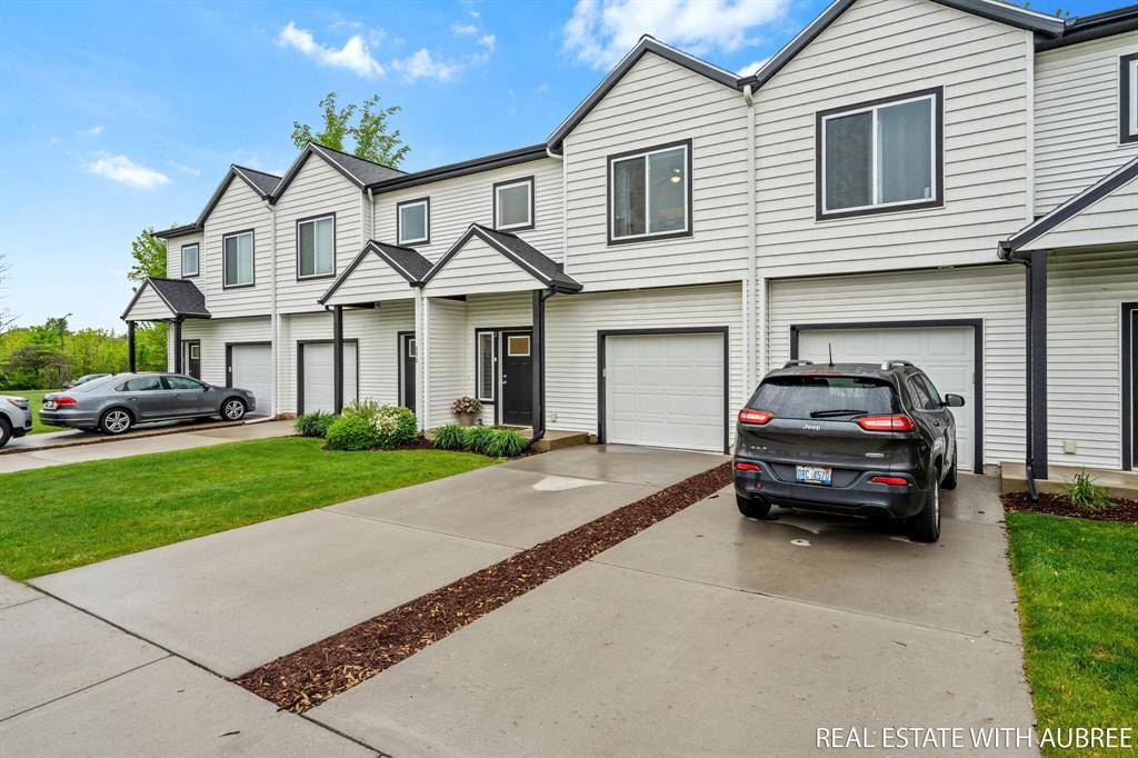 Holland, MI 49423,392 Harbor Town Court 2