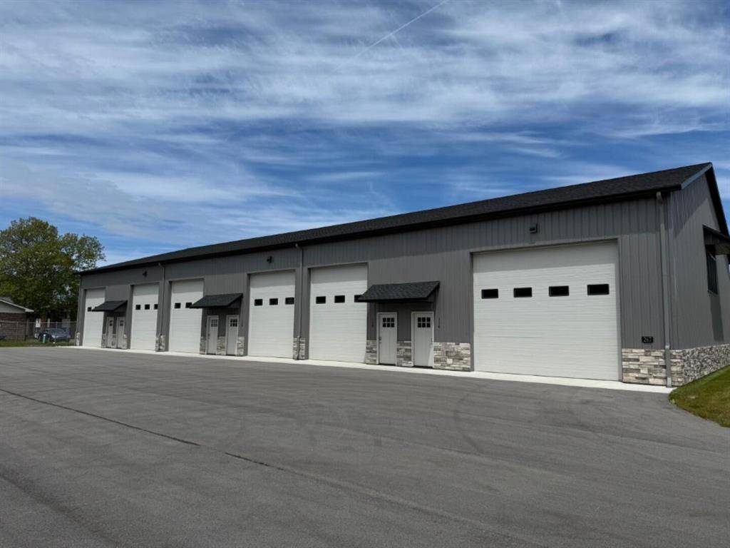 Holland, MI 49423,267 W 40th Street 110