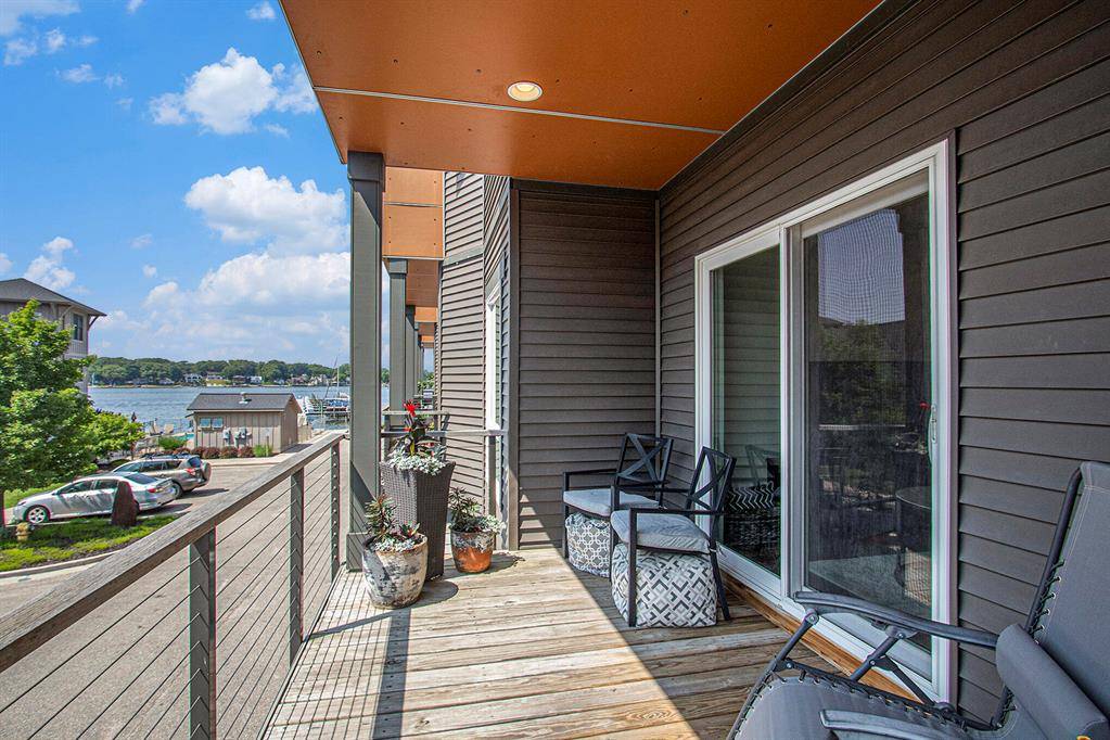 Holland, MI 49423,379 Macatawa Park 21