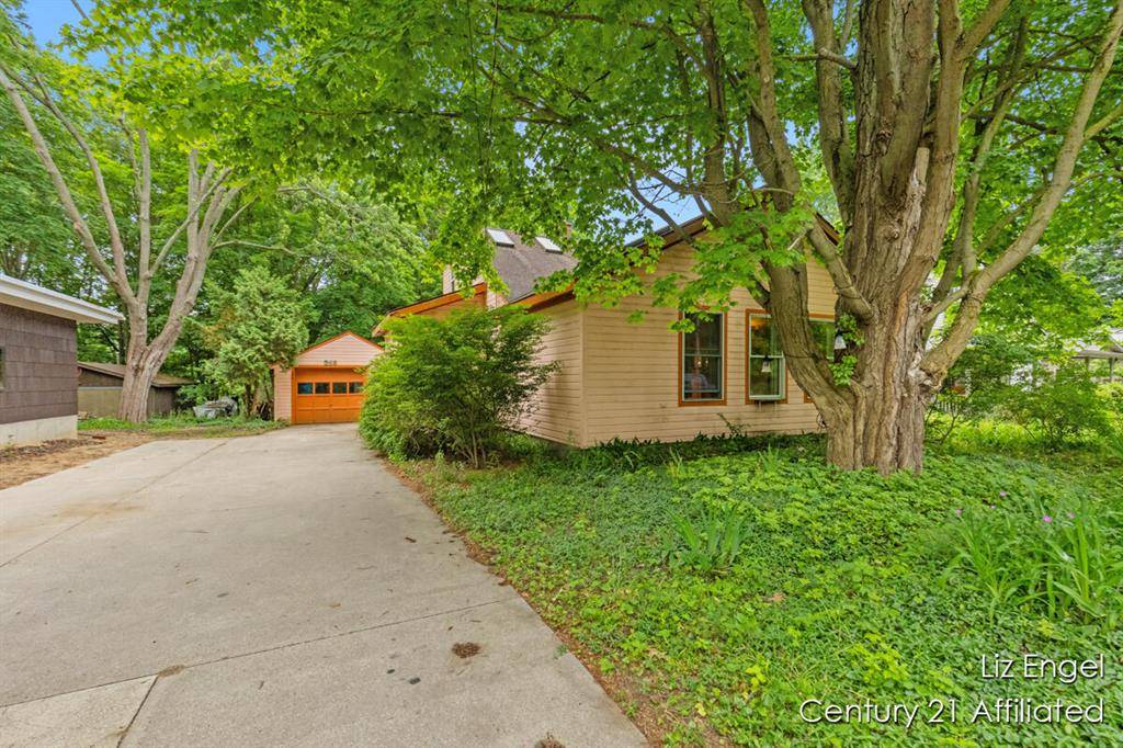 Saugatuck, MI 49453,259 North Street