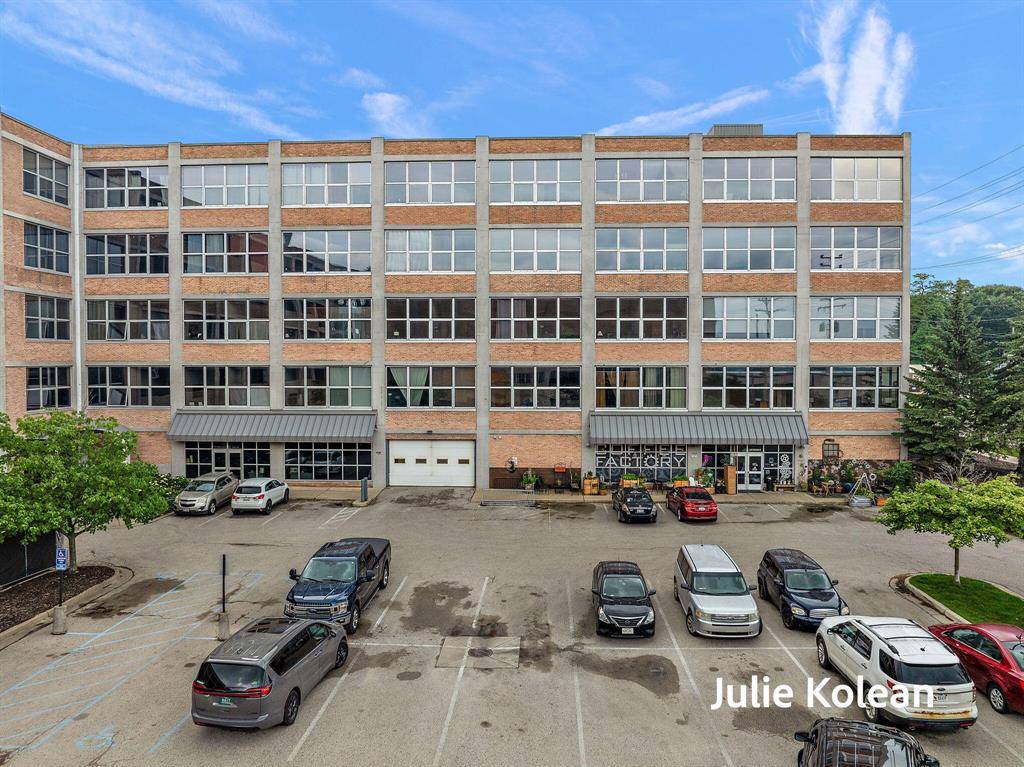 Muskegon, MI 49441,930 Washington Avenue 5C