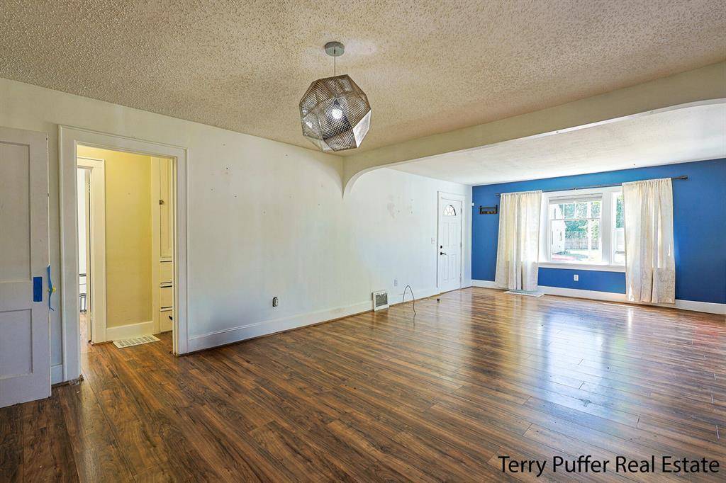 Muskegon, MI 49442,594 Oak Avenue
