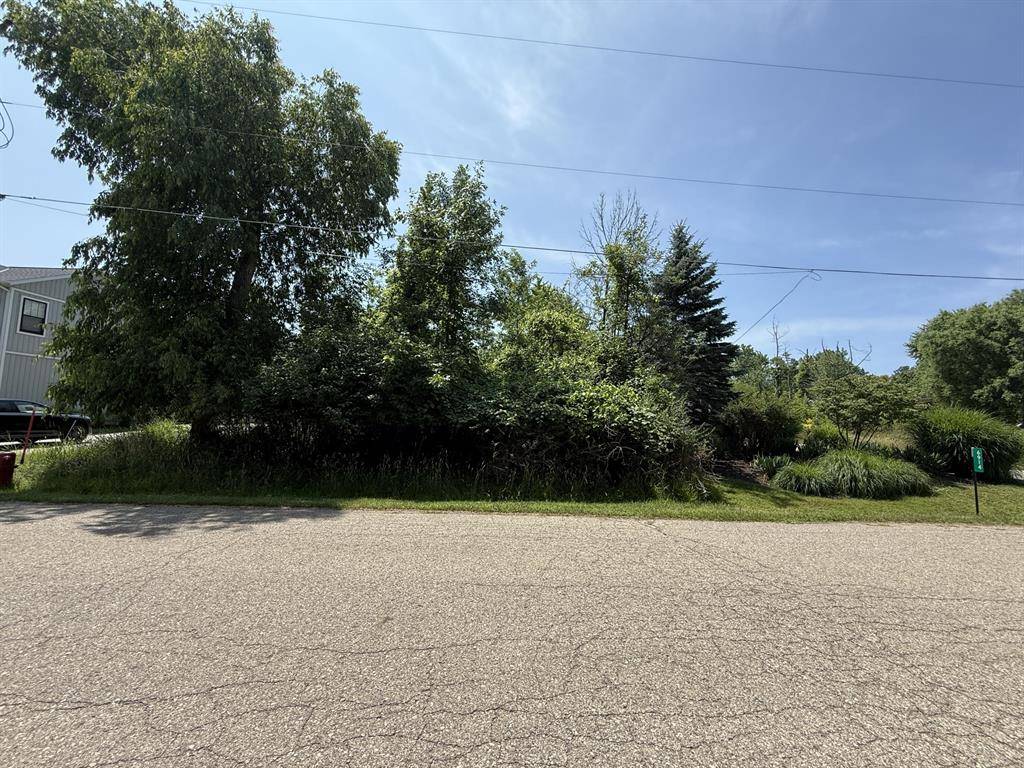 Douglas Vllg, MI 49406,6912 3rd Street