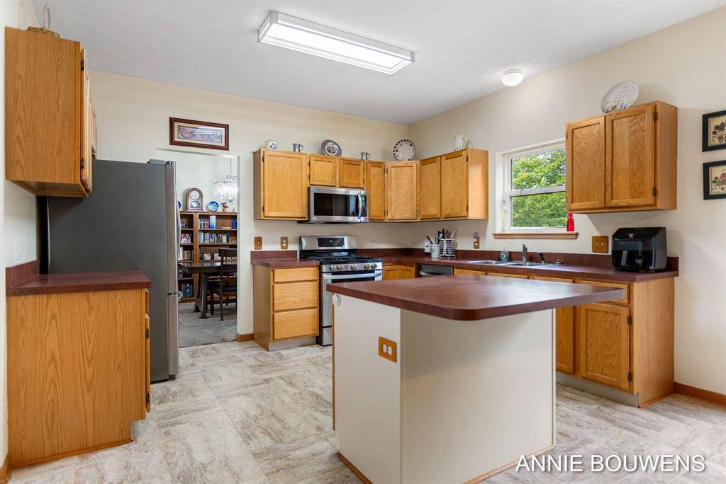 Holland Twp, MI 49464,10852 Thornberry Way
