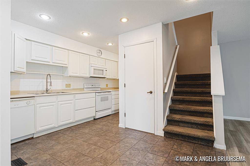 Ferrysburg, MI 49456,17462 Dunewood Court B