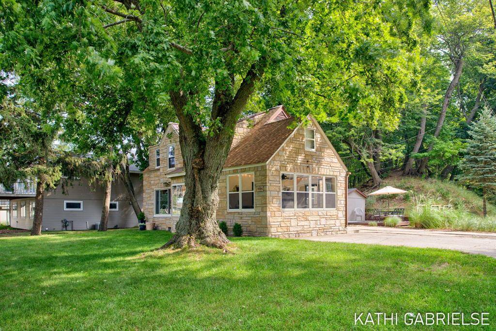 Ferrysburg, MI 49456,19196 North Shore Drive