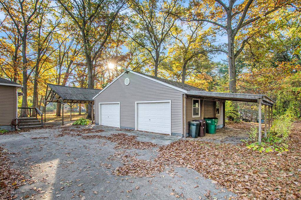 North Muskegon, MI 49445,585 W River Road