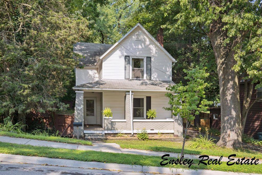 Grand Rapids, MI 49503,911 Emerald Ave NE