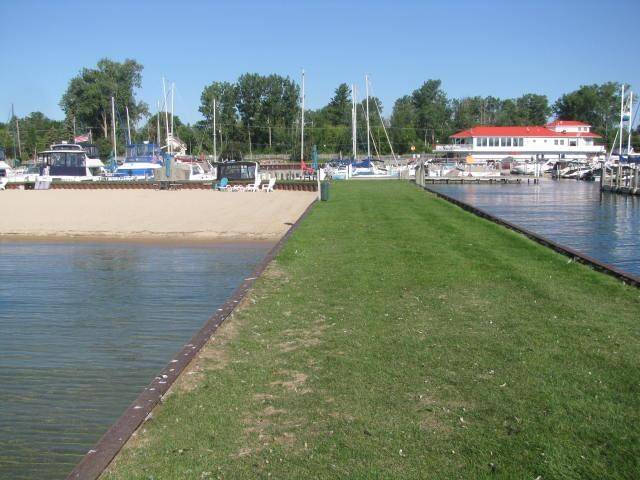 Tawas Twp, MI 48763,939 W Lake Street Slip #3 Lot: 3