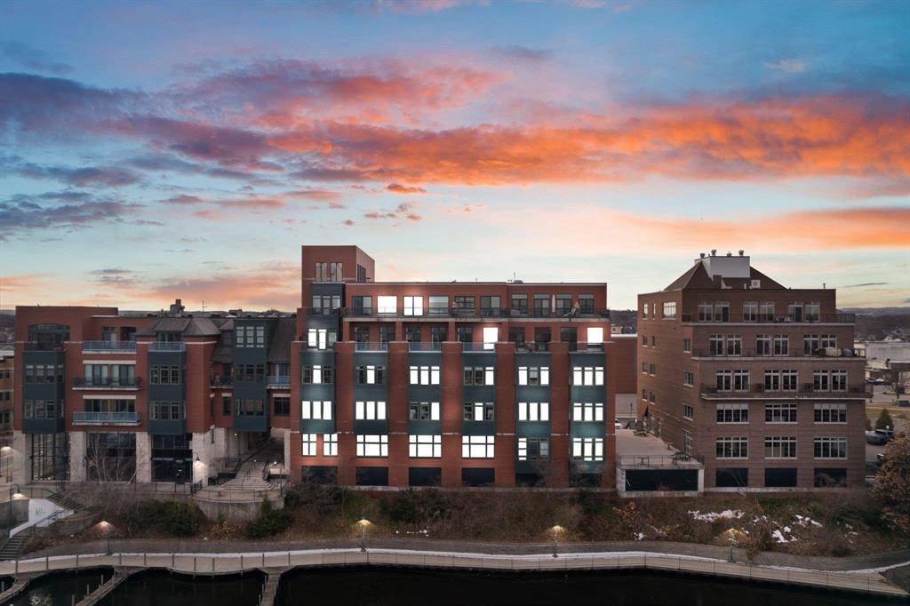 Traverse City, MI 49684,141 Rivers Edge Drive 402