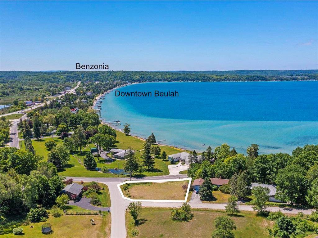 Benzonia Twp, MI 49617,759 Holiday Court