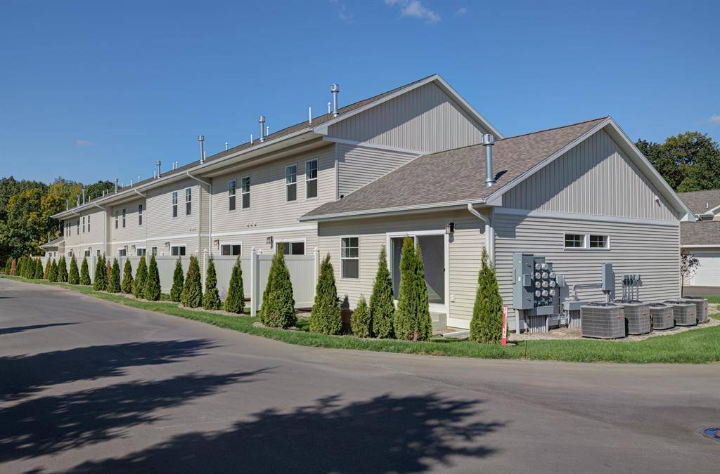 Traverse City, MI 49686,1560 Simsbury Street 10