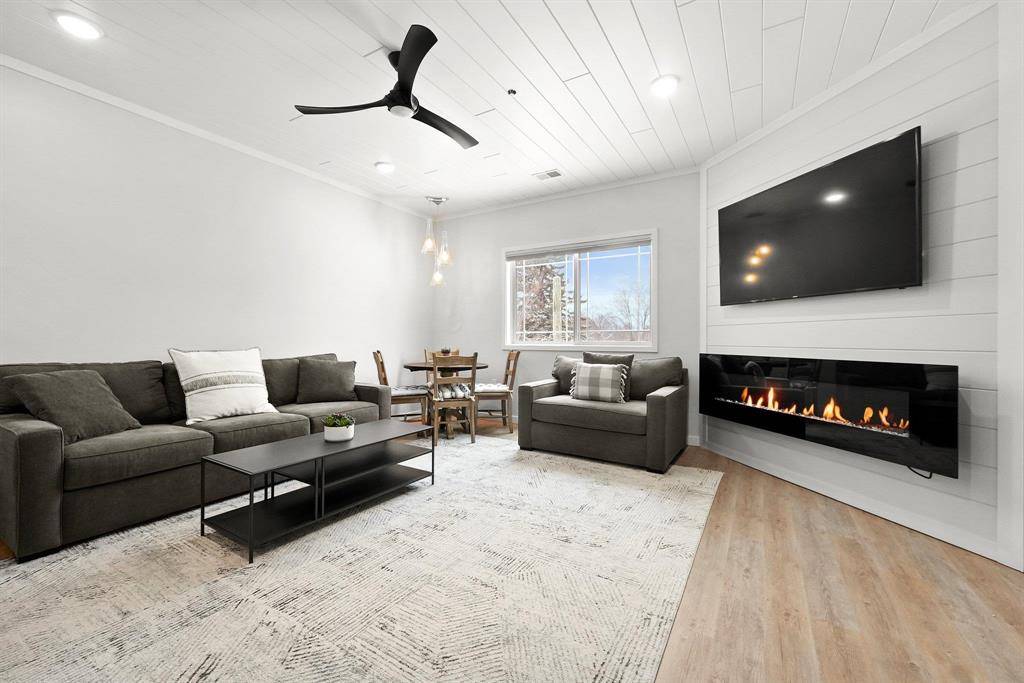 Traverse City, MI 49684,917 Third Street 12