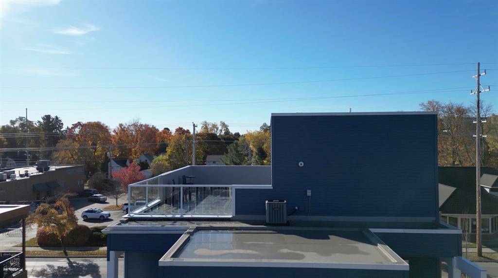 Traverse City, MI 49684,918 W Front Street 6