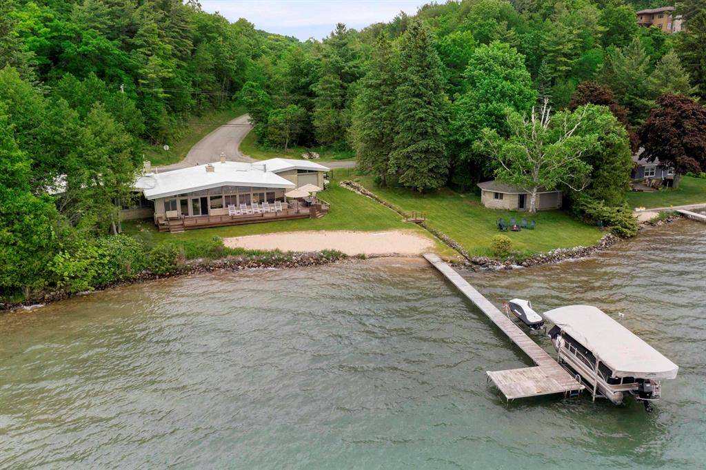 Benzonia Twp, MI 49617,6863 Crystal Drive