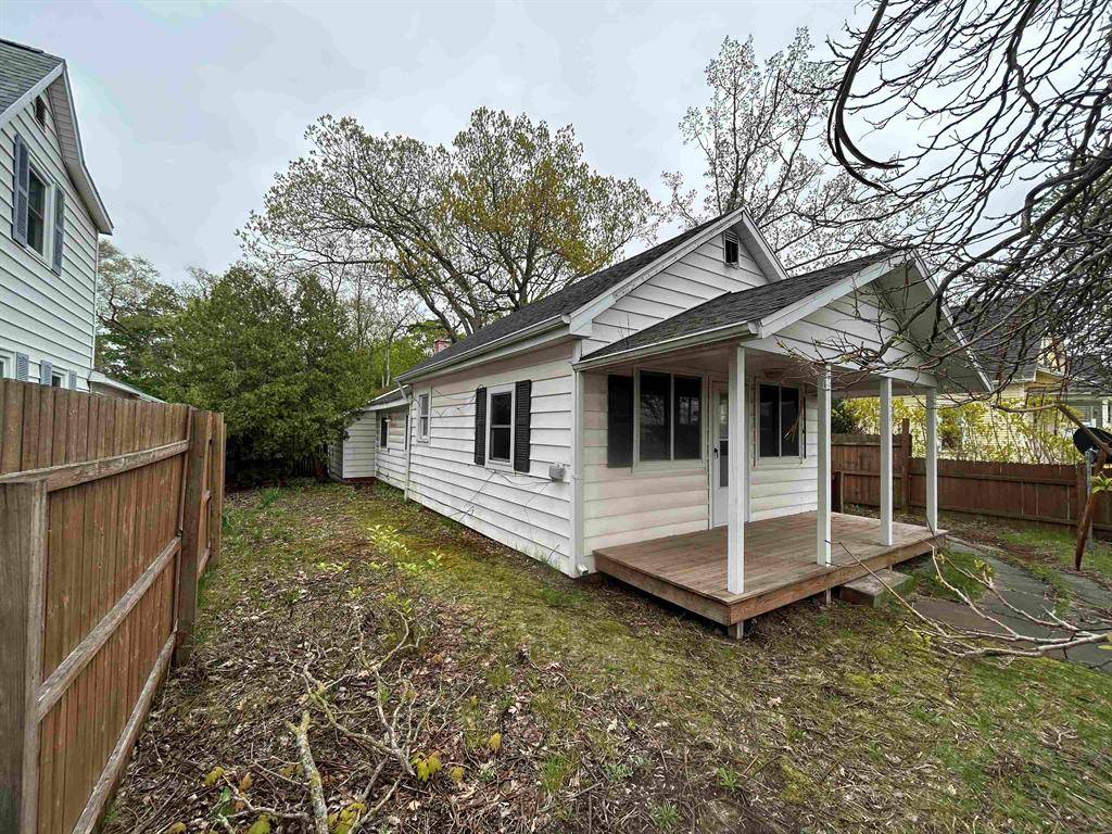 Traverse City, MI 49686,425 Barlow Street