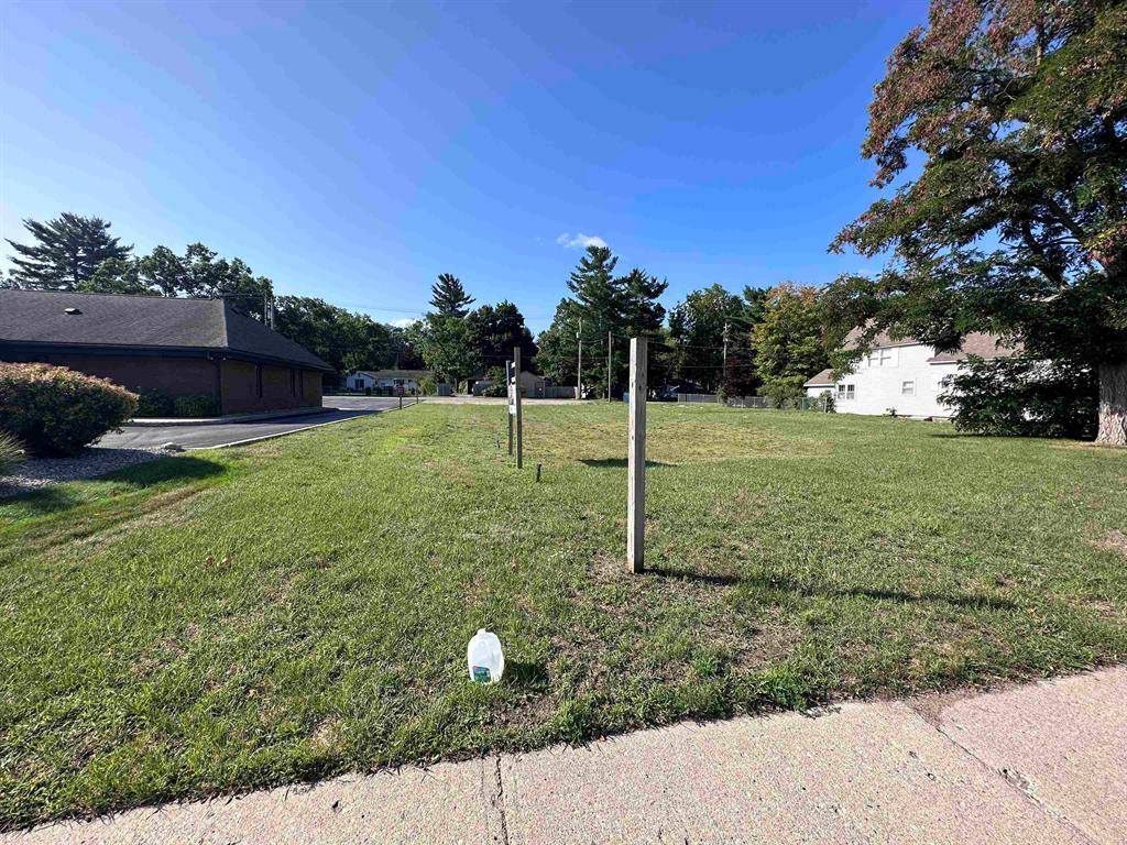 Traverse City, MI 49686,1026-1028 E Front Street