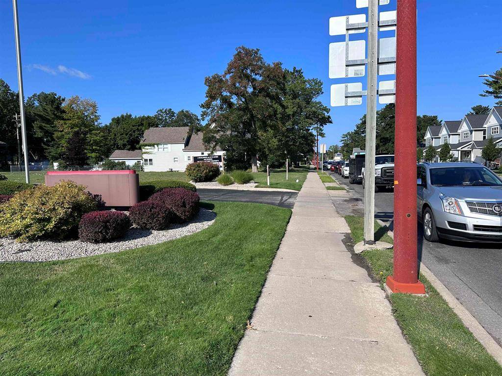 Traverse City, MI 49686,1026-1028 E Front Street
