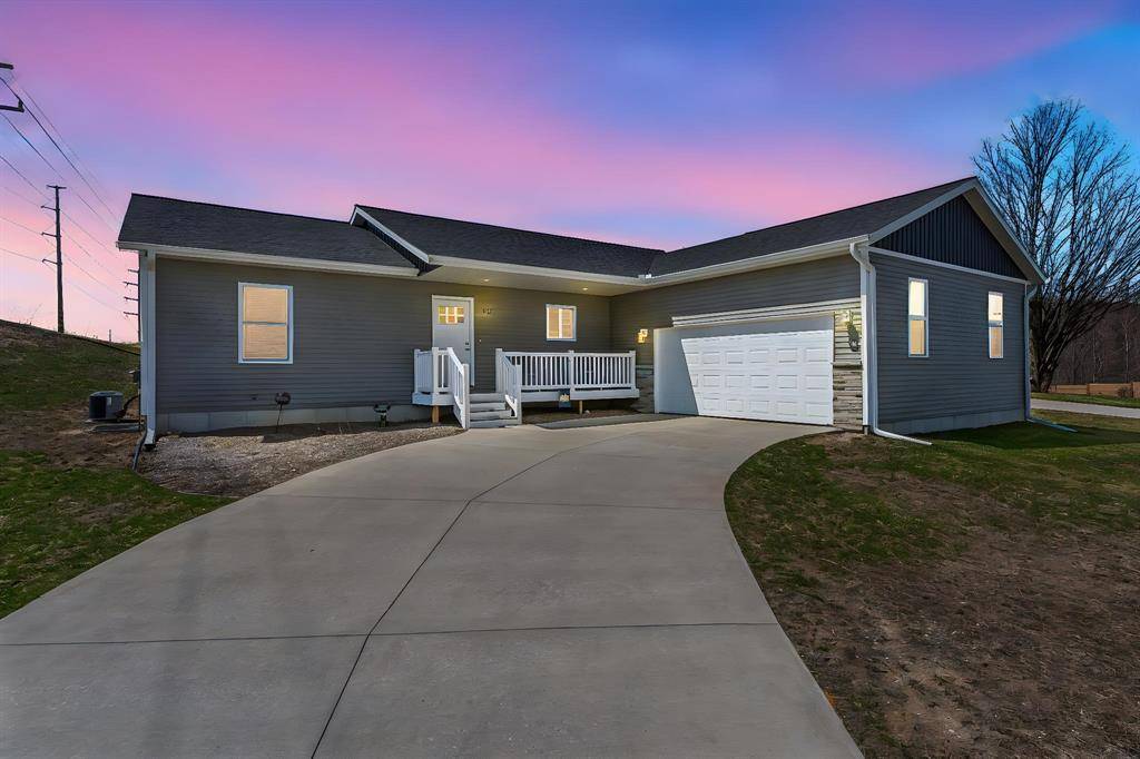 Garfield Twp, MI 49696,837 Crest Court