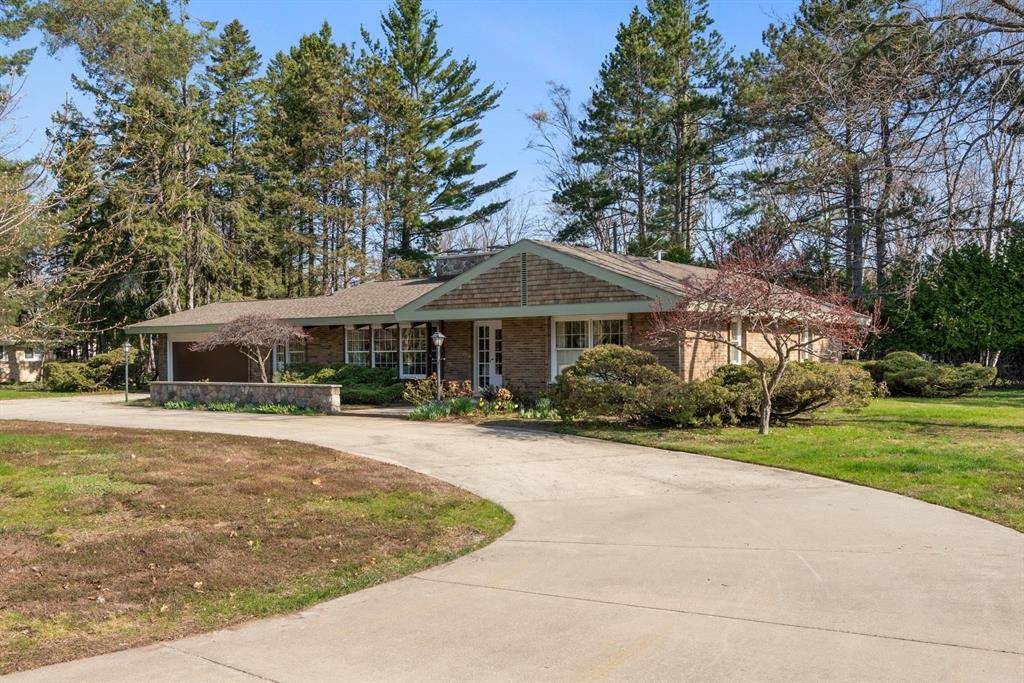 Charlevoix Twp, MI 49720,807 E Dixon Avenue