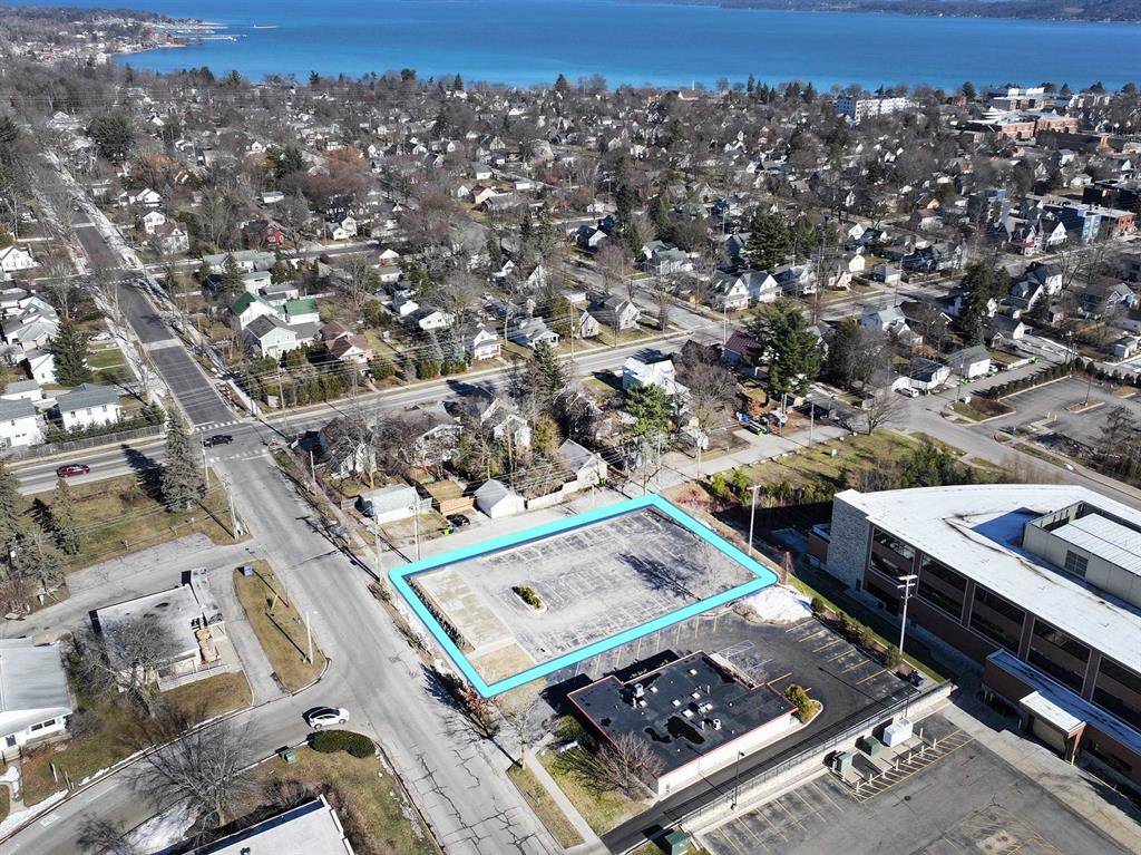 Traverse City, MI 49684,103 S Madison Street