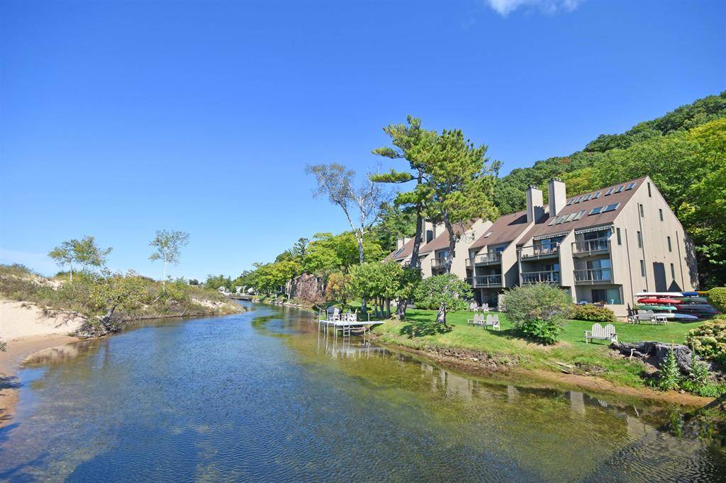 Glen Arbor Twp, MI 49636,17 Great Lakes