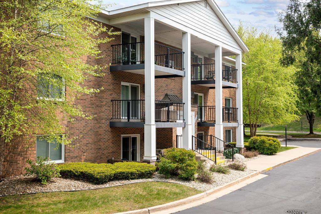 Traverse City, MI 49684,525 Georgetown Drive 61