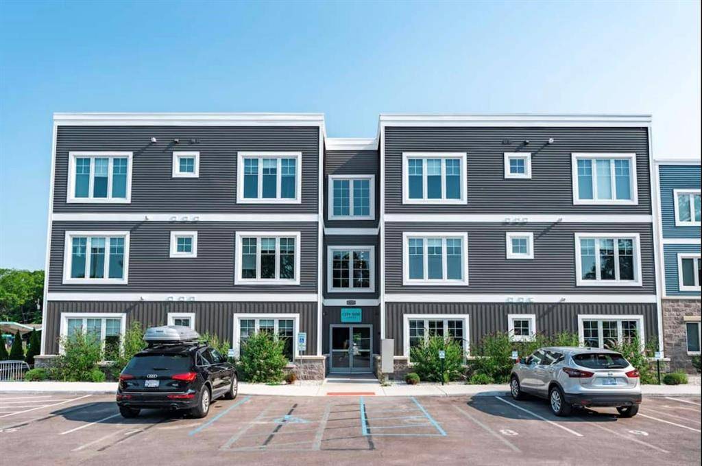 Traverse City, MI 49686,914-14 E Front Street 14