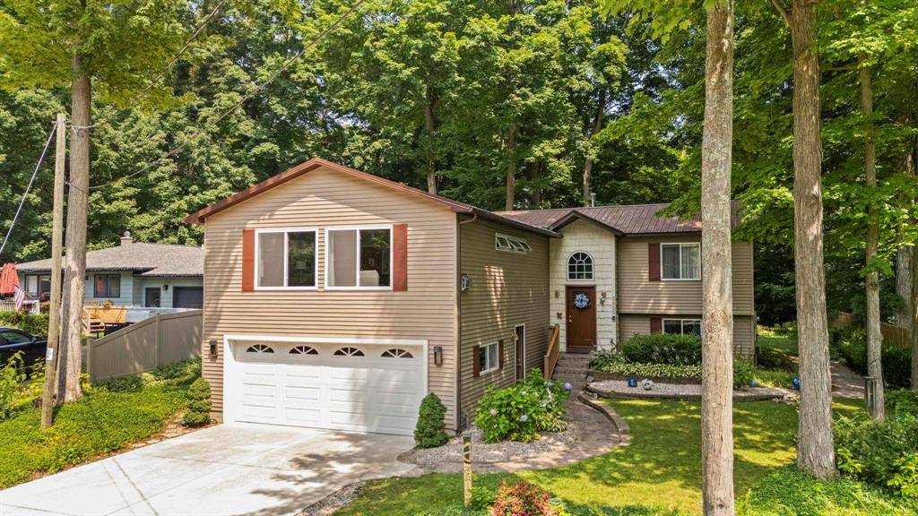 Green Lake Twp, MI 49637,3855 White Birch Drive