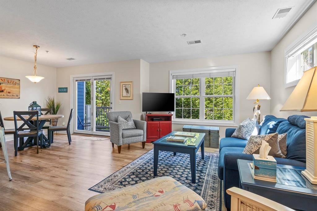 Traverse City, MI 49686,100 Hope Street 214