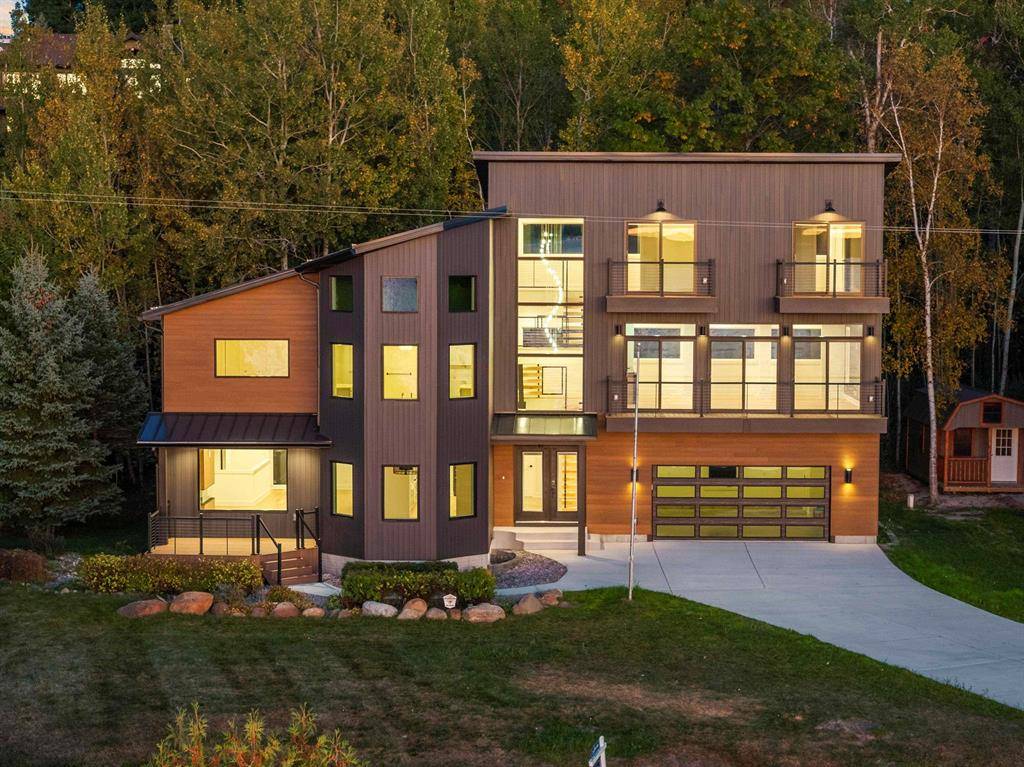 Peninsula Twp, MI 49686,10191 Peninsula Drive