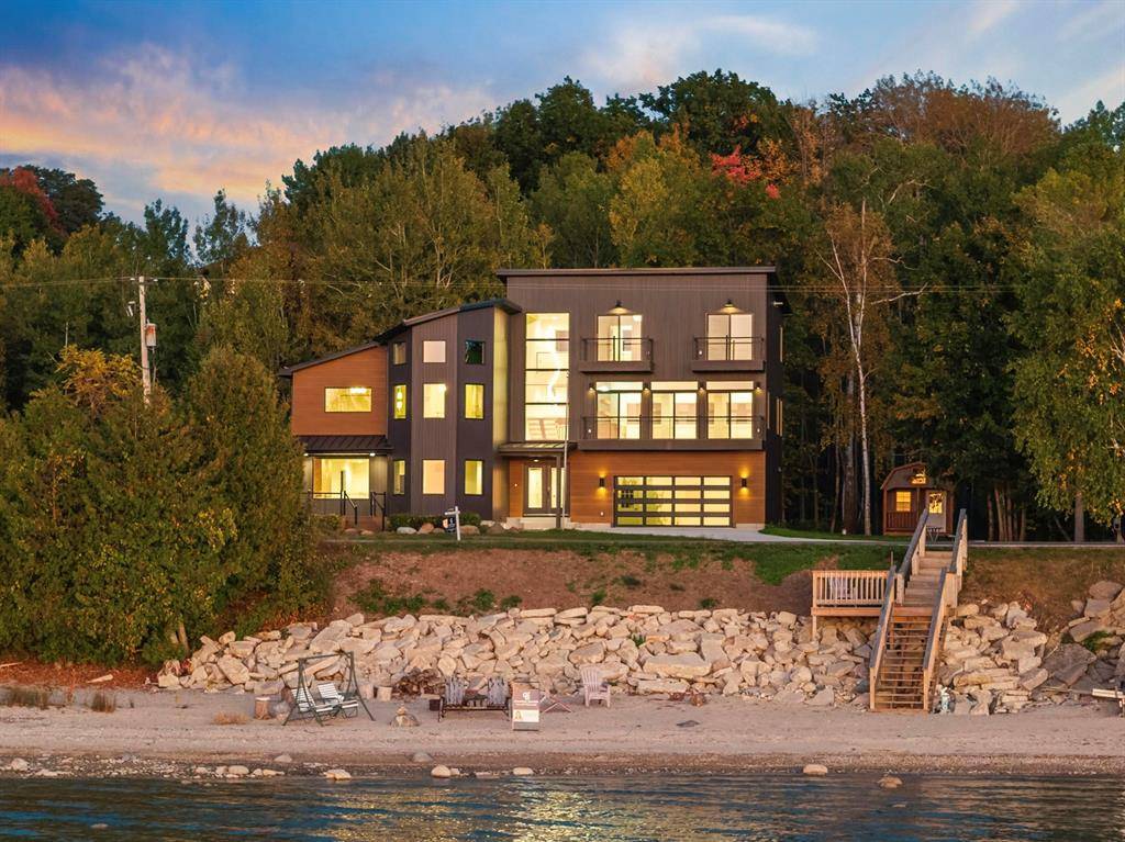 Peninsula Twp, MI 49686,10191 Peninsula Drive