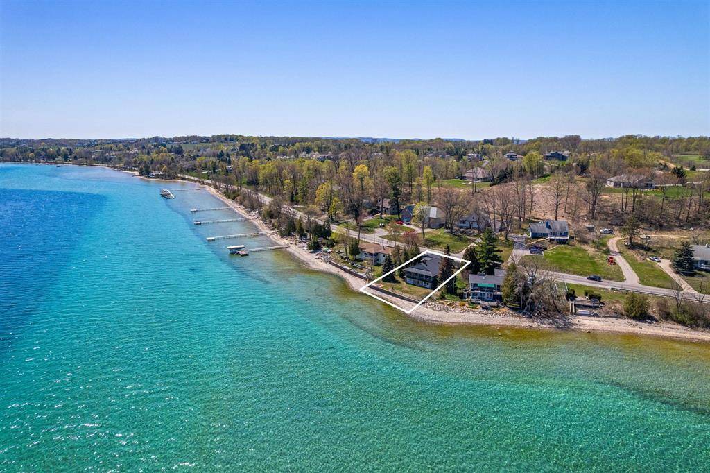 Peninsula Twp, MI 49686,9428 Center Road