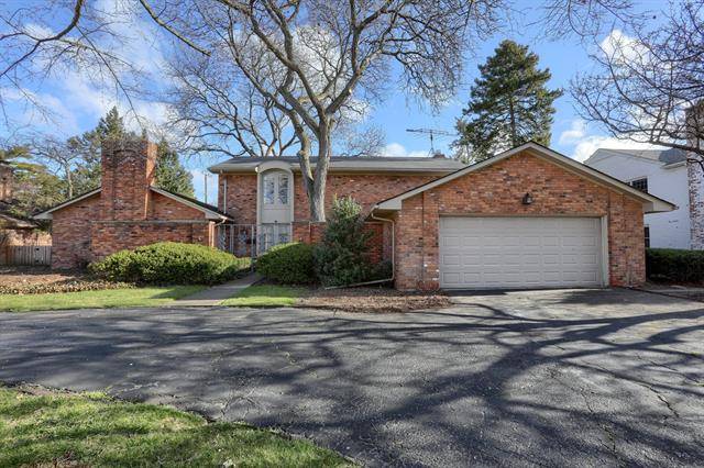 Grosse Pointe Shores, MI 48236,18 Willow Tree Place