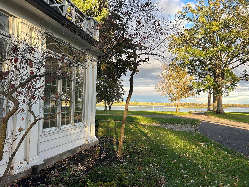 Grosse Ile Twp, MI 48138,25490 East River