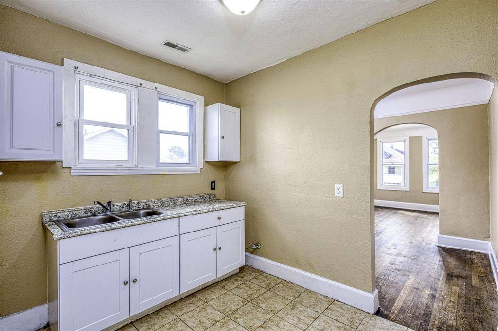 Detroit, MI 48238,2952 Waverly Street 2E