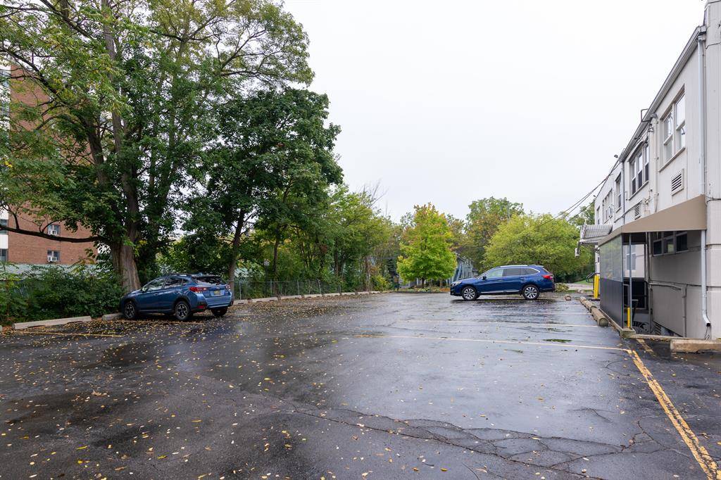Ann Arbor, MI 48103,706 W Huron Street 1