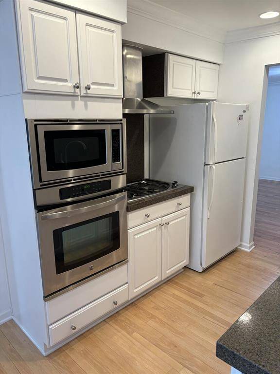 Bloomfield Twp, MI 48304,42160 Woodward Avenue 38