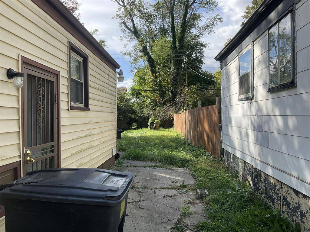 Detroit, MI 48219,18573 Riverview Street