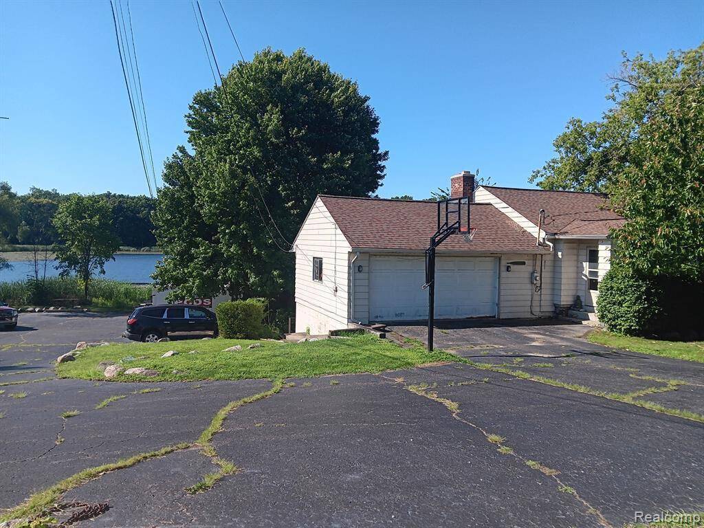 Pontiac, MI 48340,675 W Walton Boulevard