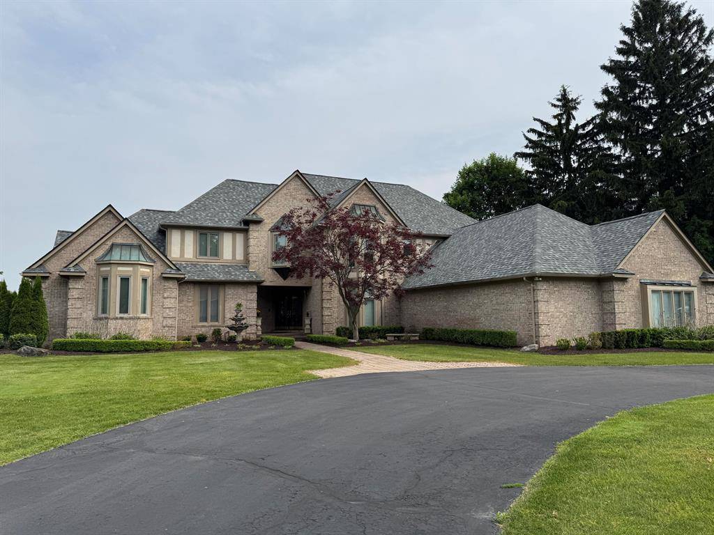 Bloomfield Hills, MI 48302,1265 Water Cliff Drive