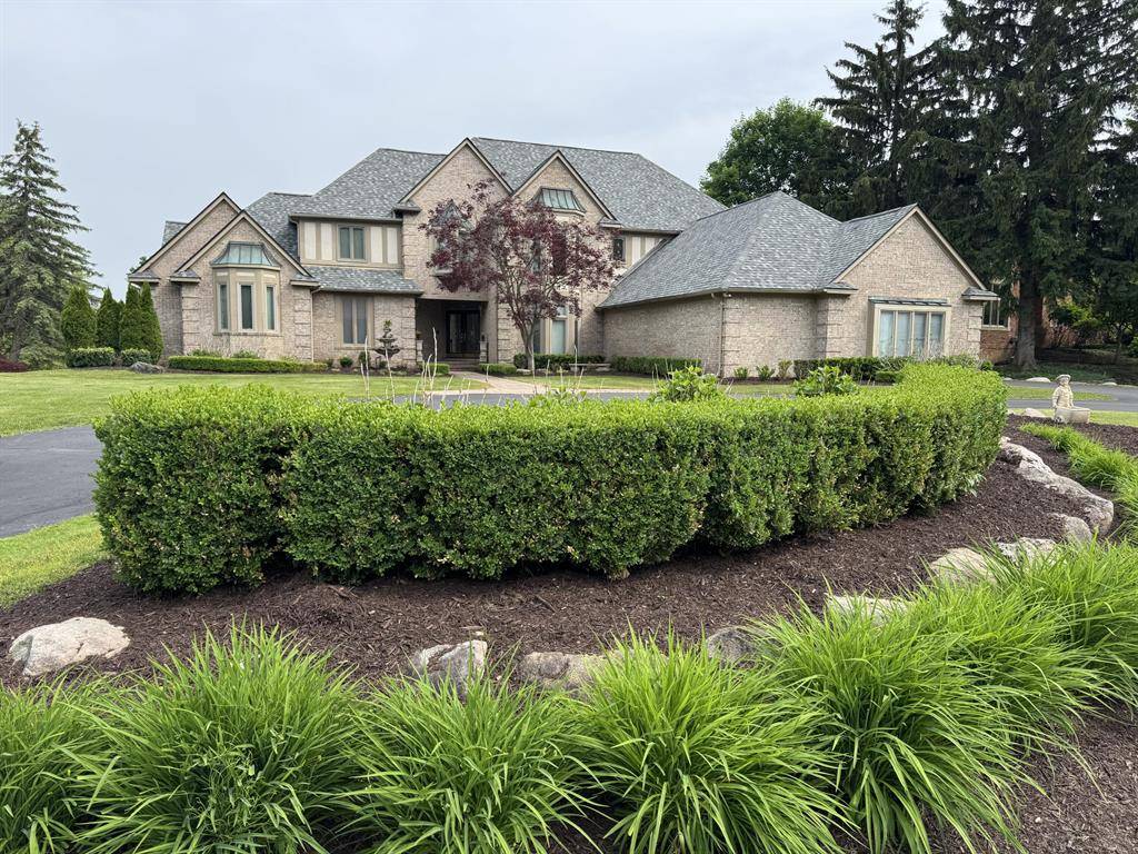 Bloomfield Hills, MI 48302,1265 Water Cliff Drive