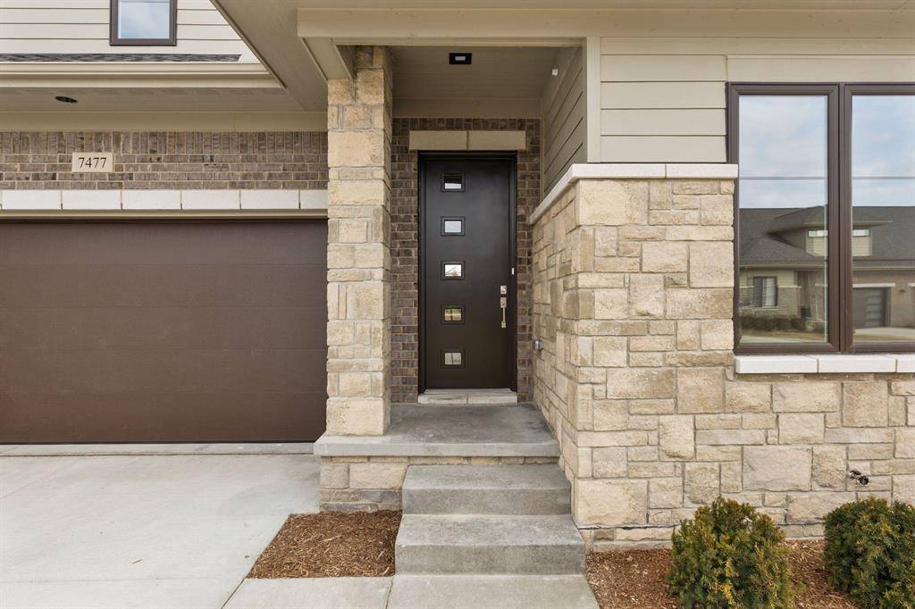 West Bloomfield Twp, MI 48322,7477 Gramercy Circle Building: 4 17