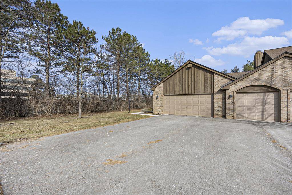 Bingham Farms Vlg, MI 48025,23930 Greenglen Court