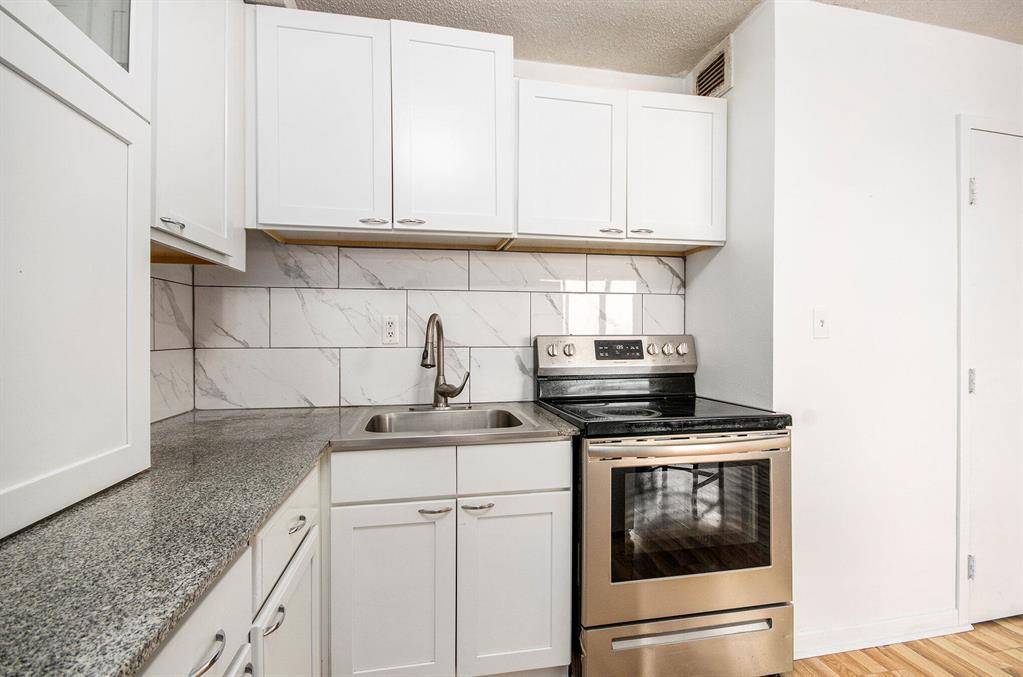 Detroit, MI 48214,8900 E Jefferson Avenue 1109