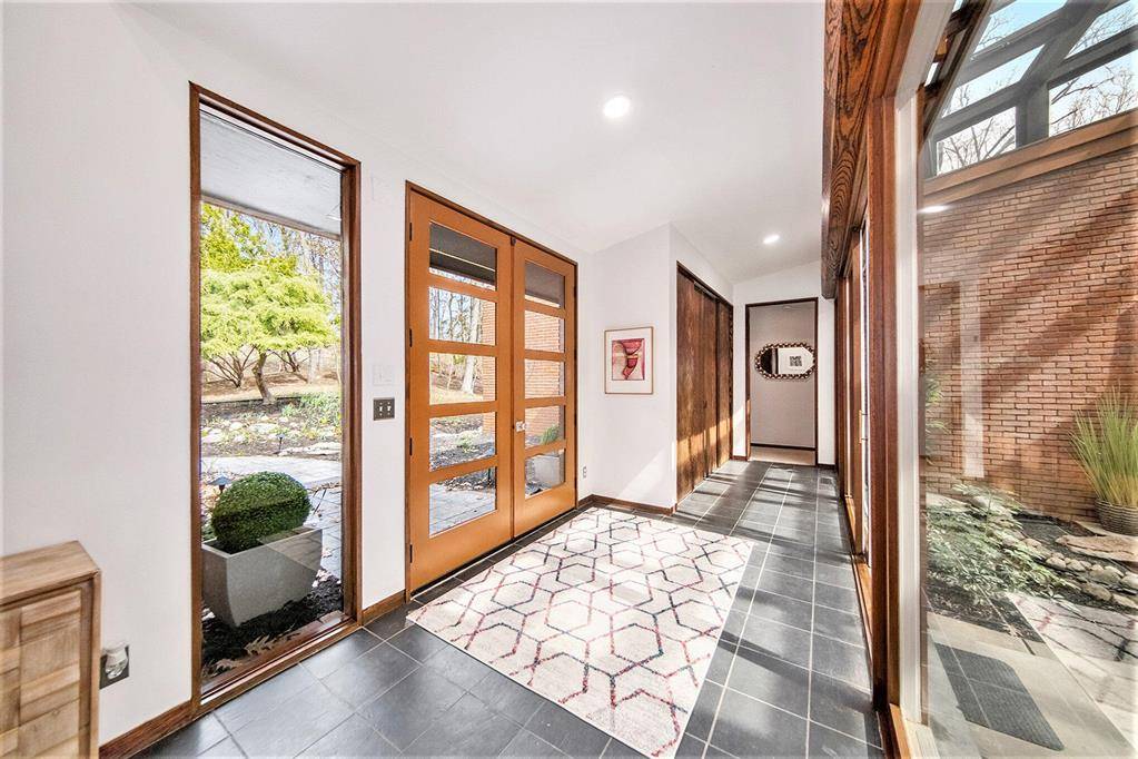 Barton Hills Vlg, MI 48105,855 Country Club Road